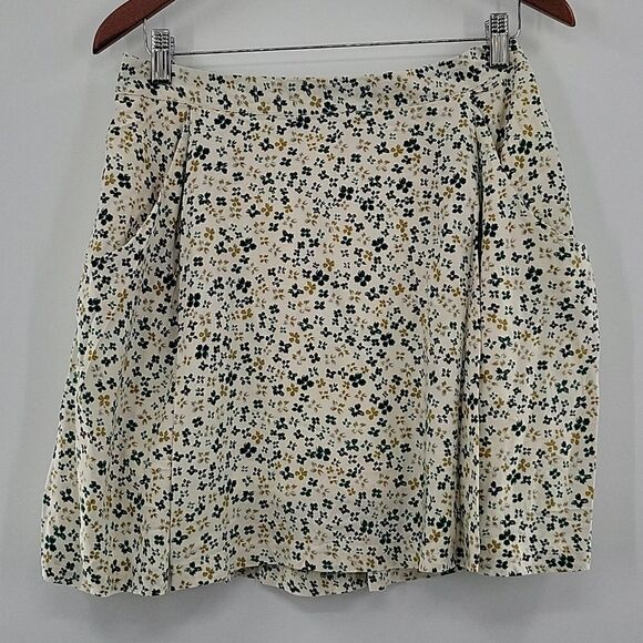 3For$20 Old Navy Beige skirt w/flowers size S - Picture 1 of 6